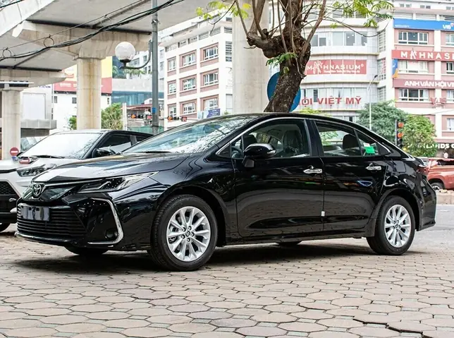 Toyota Altis Den