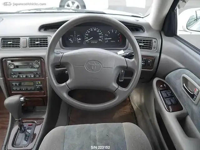 Toyota Camry 2000 Model