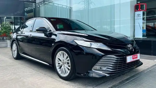 Toyota Camry Đen