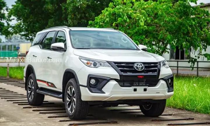 Toyota Fortuner V Toyota Fortuner V
