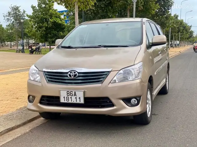 Toyota Innova E 2013