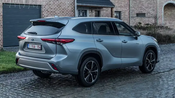 Toyota Kluger Price
