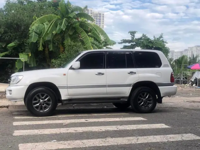 Toyota Land Cruiser 100 Toyota Land Cruiser 100