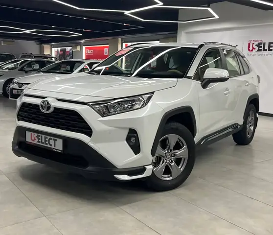 White Toyota Rav4 White Toyota Rav4