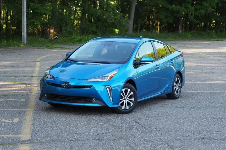 Xe Hybrid Toyota Prius Xe Hybrid Toyota Prius