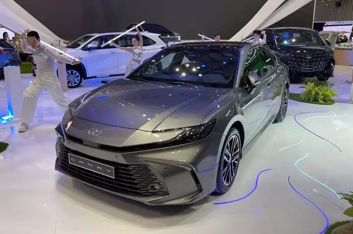 Xe Oto Toyota Camry