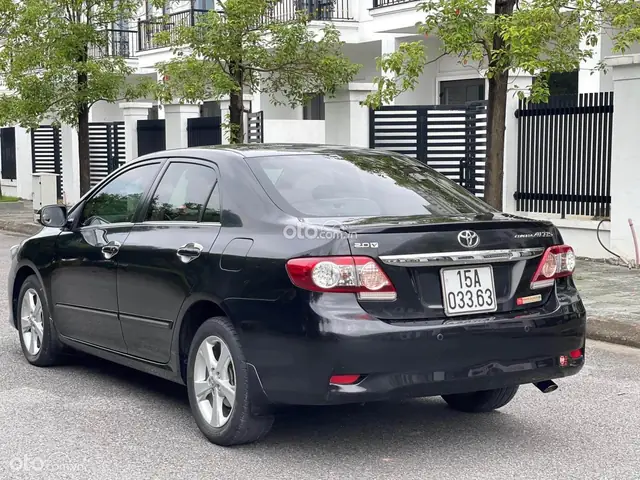 Xe Toyota Altis 2011