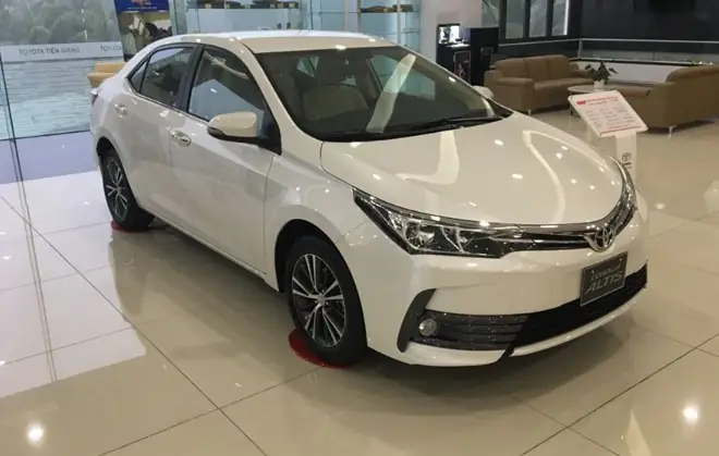 Xe Toyota Altis 2020
