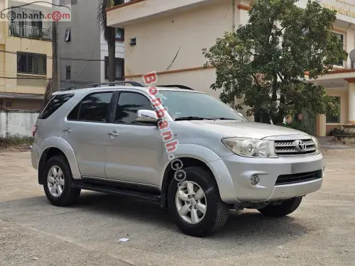 Xe Toyota Fortuner 2010