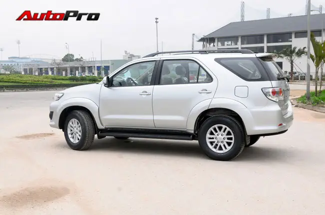 Xe Toyota Fortuner 2012