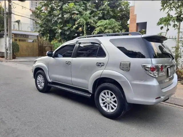 Xe Toyota Fortuner 2015