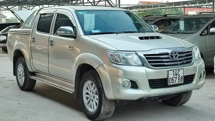Xe Toyota Hilux 2012