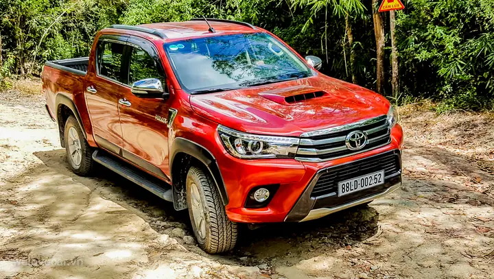 Xe Toyota Hilux 2015